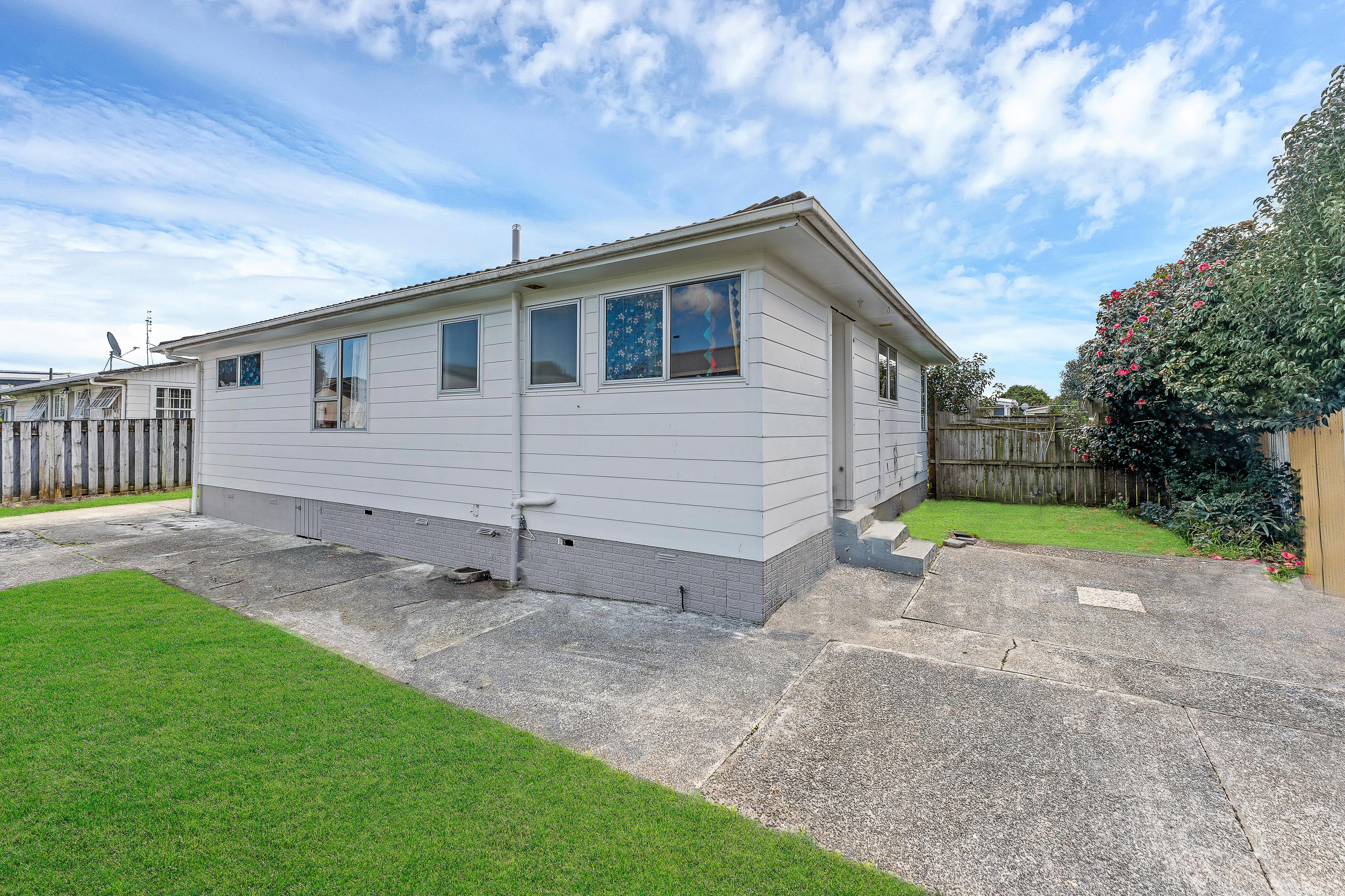 Manurewa, Manukau City Carousel 1